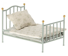Load image into Gallery viewer, Vintage Single Bed, Mouse - Mint