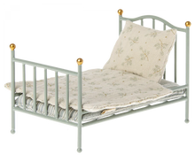 Load image into Gallery viewer, Vintage Single Bed, Mouse - Mint