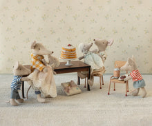 Load image into Gallery viewer, Baby Mouse In Gown - Mint