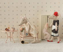 Load image into Gallery viewer, Beautician Mouse, Mum Mouse