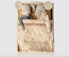 Load image into Gallery viewer, Bed, Mouse - Off White