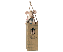 Load image into Gallery viewer, King Mouse in Castle, Dad