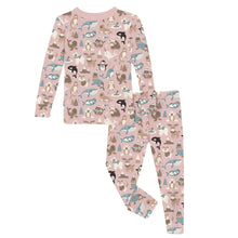 Load image into Gallery viewer, Print Long Sleeve Pajama Set - Baby Rose Arctic Animals