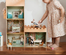 Load image into Gallery viewer, Castle Hall, Mouse