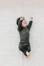Load image into Gallery viewer, Organic Cotton L/S Bodysuit - Olive
