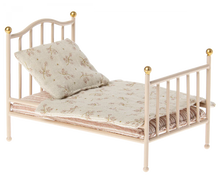 Load image into Gallery viewer, Mouse Vintage Bed, Rose

