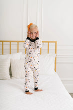 Load image into Gallery viewer, 2 Piece Kids Pajama Set In Spooky Scenes
