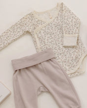 Load image into Gallery viewer, Side Snap Bodysuit &amp; Pant Set Floret
