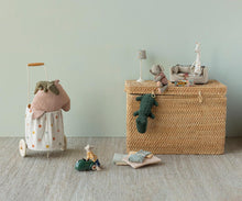 Load image into Gallery viewer, Safari Friends, Crocodile. Small - Forest Green
