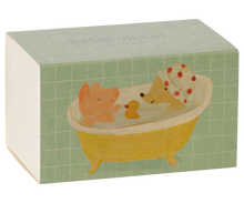 Load image into Gallery viewer, Maileg bathtub set packaging illustrated with two mice and a rubber duck in a yellow tub against mint tiles.
