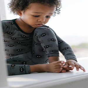 Long Sleeve Pajama Set Stone Spiders