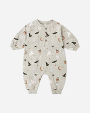 Load image into Gallery viewer, A baby long-sleeve footless one-piece romper in a light beige color, decorated with a cute Halloween pattern of ghosts, bats, witches' hats, spiderwebs, and cauldrons. The romper features a snap-button closure at the collar and ribbed cuffs and foot.
