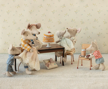 Load image into Gallery viewer, Baby Mouse in Gown - Powder
