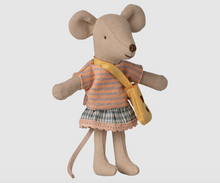 Load image into Gallery viewer, Little Sister Mouse With Bag
