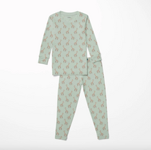 Load image into Gallery viewer, Print Long Sleeve Pajama Set - Aloe Giraffe
