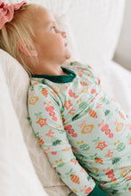 Load image into Gallery viewer, 2 Piece Kids Pajama Set In Ornament
