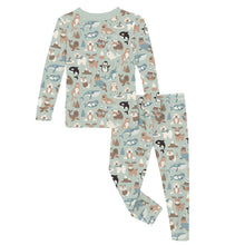Load image into Gallery viewer, Print Long Sleeve Pajama Set - Aloe Artic Animals
