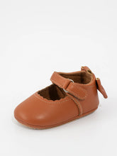 Load image into Gallery viewer, Scalloped Heel Bows Mary Jane Baby Shoes - Brown
