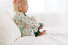 Load image into Gallery viewer, 2 Piece Kids Pajama Set In Ornament
