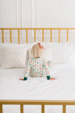 Load image into Gallery viewer, 2 Piece Kids Pajama Set In Ornament
