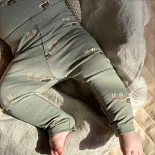 Load image into Gallery viewer, Christmas Printed Leggings - Shadow/Deep Green
