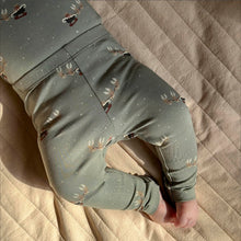 Load image into Gallery viewer, Christmas Printed Leggings - Shadow/Deep Green
