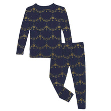 Load image into Gallery viewer, Print Long Sleeve Pajama Set - Winter Garland
