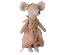 Load image into Gallery viewer, Princess And The Pea, Big Sister Mouse
