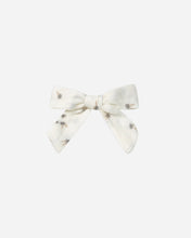 Load image into Gallery viewer, Girl Bow With Clip - Blue Daisy
