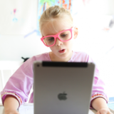 Load image into Gallery viewer, Blue Light Glasses Think Pink - 6+
